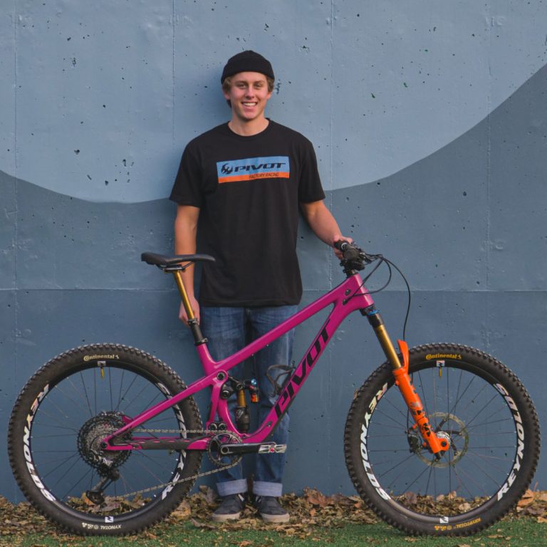 Pivot Factory Racing Signs Jakob Jewett