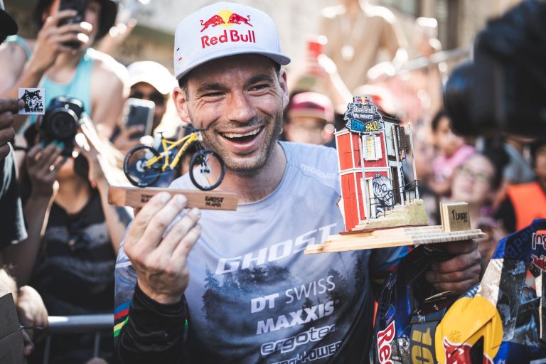 Slavík powers to third Red Bull Valparaíso Cerro Abajo victory