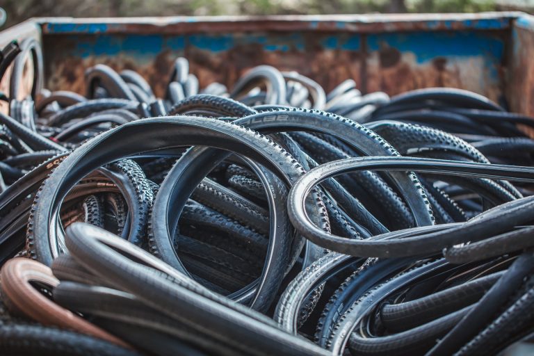 Schwalbe receives series supply of rCB from Pyrum and uses it to produce new tires