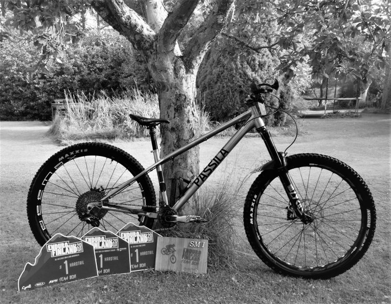 Pässilä's Runtu Titanium Enduro Hardtail & An eMTB Proto with Automatic Transmission