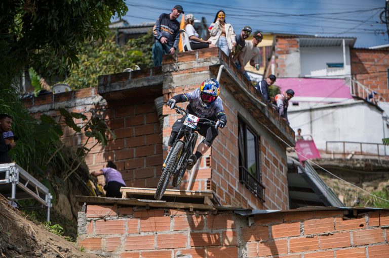 Juanfer Vélez crowned inaugural champion of Red Bull Medellín Cerro Abajo