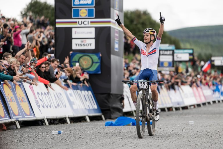 UCI XC World Champ: Pidcock powers clear from field for dominant title win
