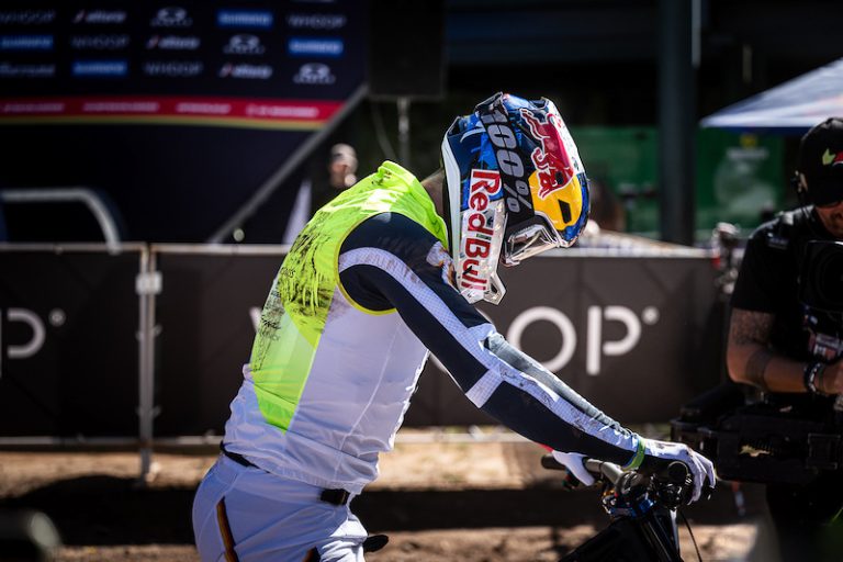 Wipeout Wednesday: Loic Bruni Big Crash in Snowshoe