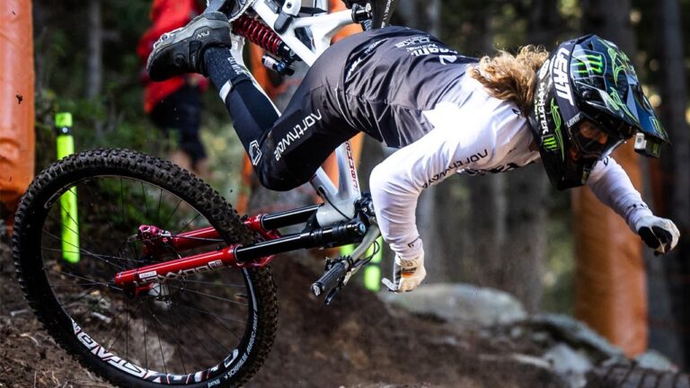 Video: RUTHLESSLY FAST DOWNHILL at World Champs in Andorra | SLEEPER SHREDDIT