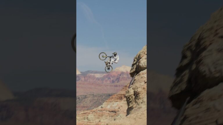 HUGE FRONT FLIP AT REDBULL RAMPAGE #freeride #mtb #downhillmountainbike #mountainbiking