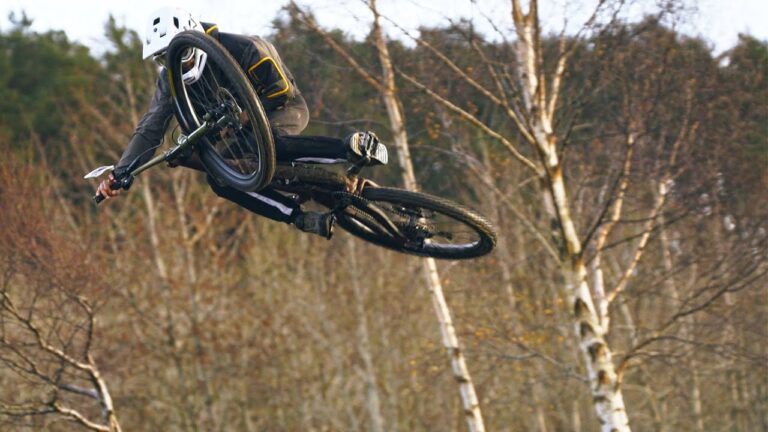 Video: Ripping the Golfie & Glentress with Elliott Heap and the gang