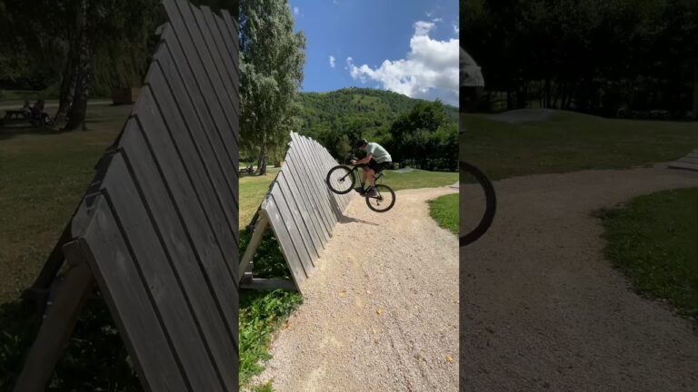 Sunny Pumptrack session with @Phil_atwill