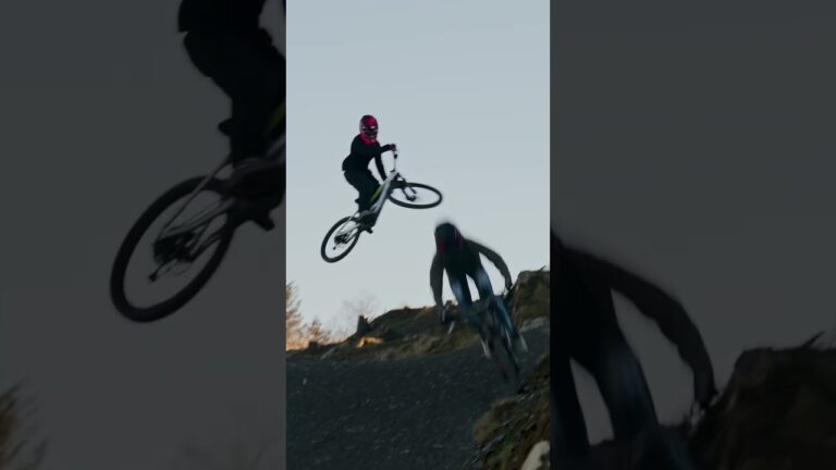 Tandem flow “WILD DAYS” with Kaos Seagrave and Darragh Ryan - out now #foxracing #mtb #fmdracing